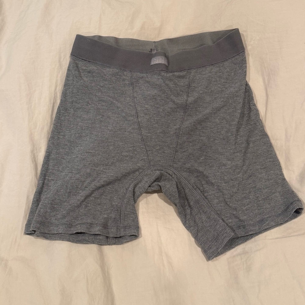 SKIMS Grey Boxer Shorts in Women’s Medium